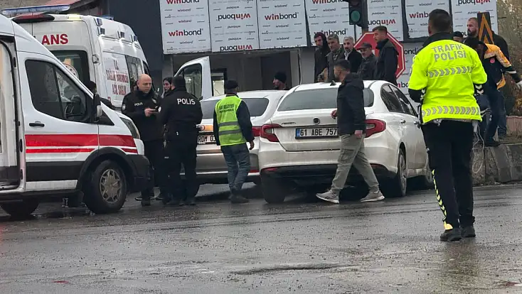 Ağrı'da köprü çıkışında feci kaza! 3 yaralı