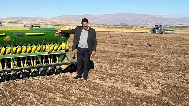 Ağrı’da çiftçiler buğday ekimi için mesaide