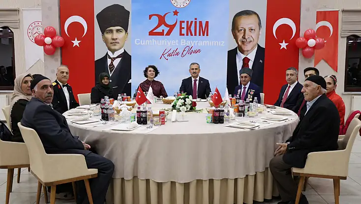 Ağrı'da Cumhuriyet'in 103. yılı resepsiyonla kutlandı