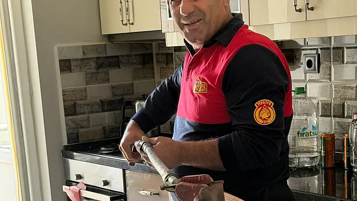 Ağrı’da eve giren yarasa aileyi dışarı çıkardı