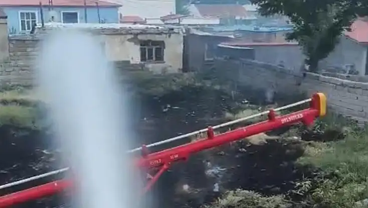 Ağrı’da evin bahçesinde çıkan ot yangını paniğe neden oldu