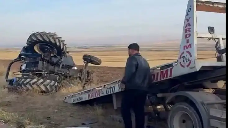 Ağrı’da feci kaza! Tırın çarptığı traktörün sürücüsü hayatını kaybetti