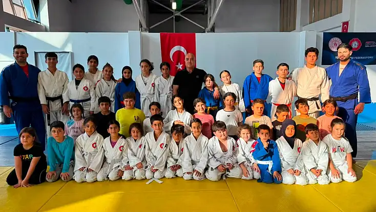 Ağrı'da geleceğin judocuları yaz spor okullarında yetişiyor