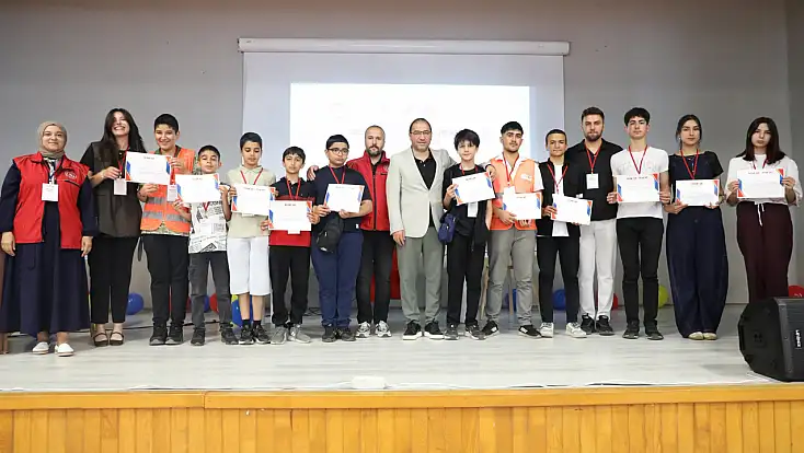 Ağrı'da geleceğin mucitleri projelerini sergiledi