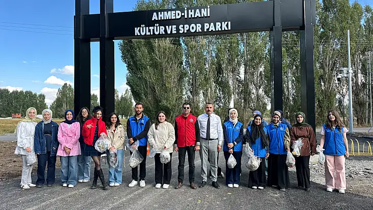 Ağrı’da gönüllü gençler kolları sıvadı!