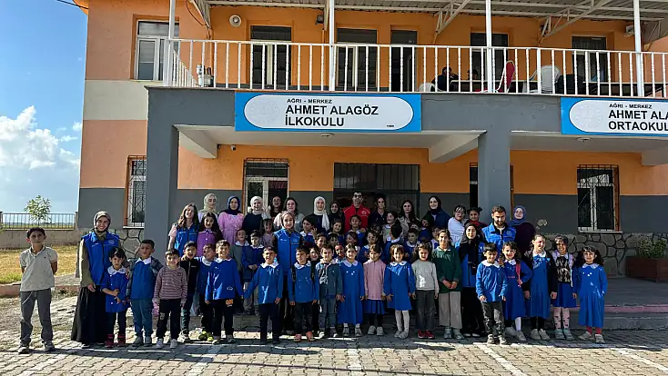 Ağrı’da gönüllü gençler köy okulundaki çocuklarla buluştu