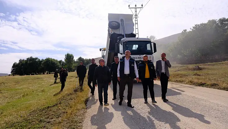 Ağrı’da ilk asfalt 7,5 kilometrelik köy yoluna serildi