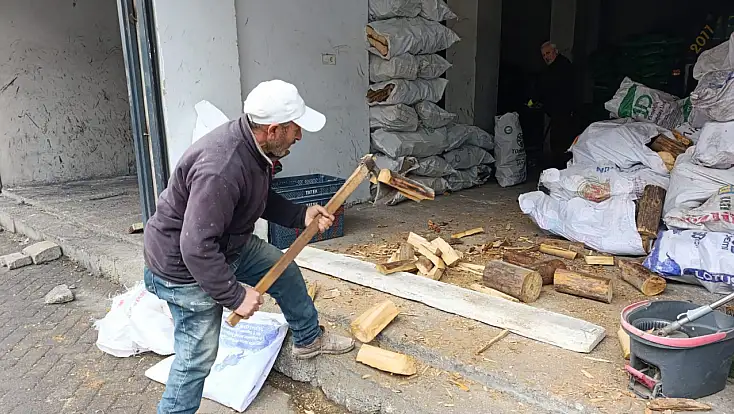 Ağrı’da kışla birlikte yakacak odun satışları hareketlendi