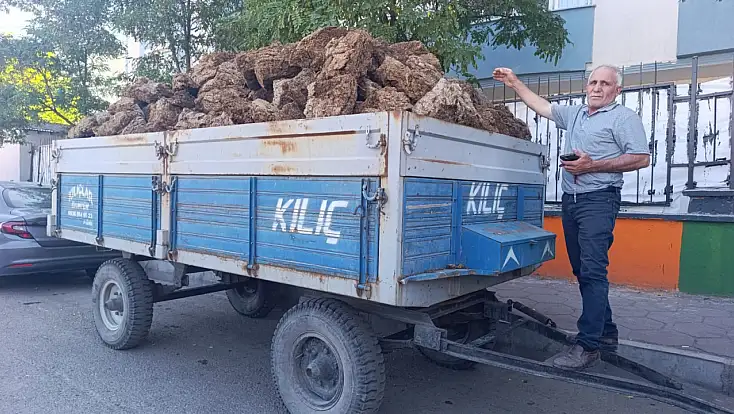 Ağrı’da kışlık tezekler satışa çıktı: Bir römorku 5 bin lira