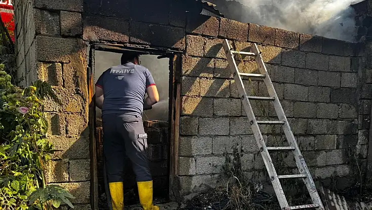 Ağrı’da kömürlük yangını paniğe neden oldu