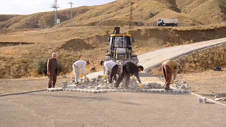 Ağrı’da köy yolları adım adım yenileniyor