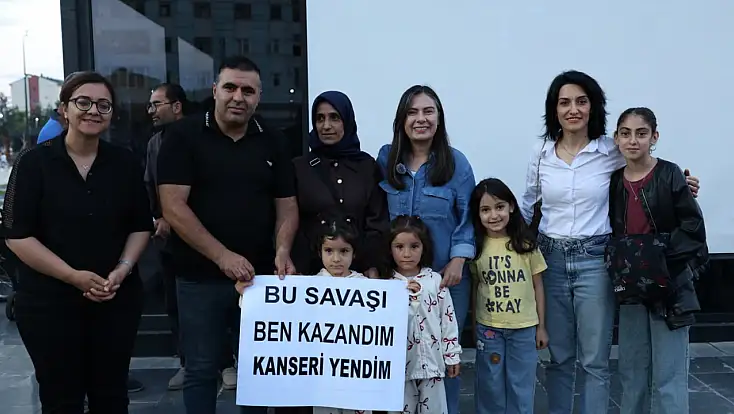 Ağrı'da Lösemiyi yenen Aygül için gökyüzüne balonlar bırakıldı