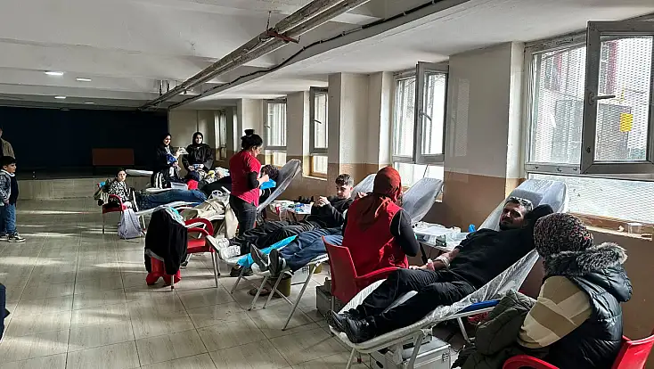 Ağrı’da minik öğrencilerden büyük başarı: 97 ünite kan bağışı toplandı!