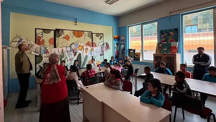 Ağrı’da ortaokul öğrencileri Gençlik Merkezi ile tanıştı