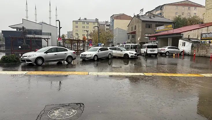 Ağrı’da sağanak yağış etkili oluyor