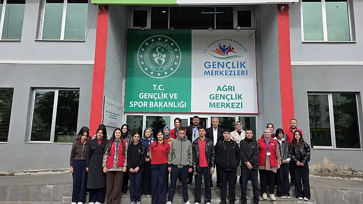 Ağrı’da Sağlık Lisesi öğrencileri Gençlik Merkezi ile tanıştı