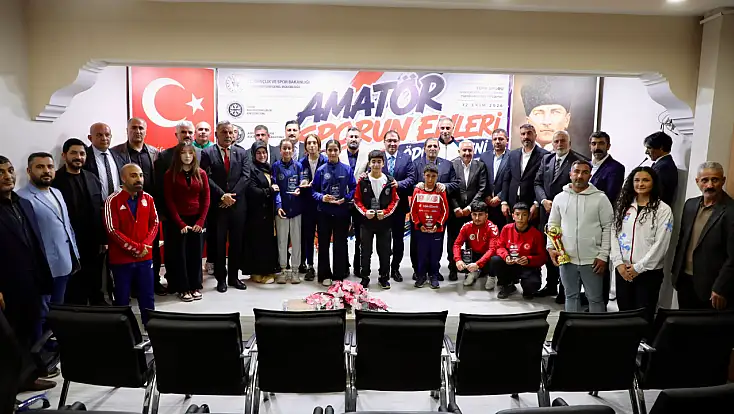 Ağrı’da sporun enleri ödüllendirildi! Ahmet Çelebi’ye teşekkür plaketi