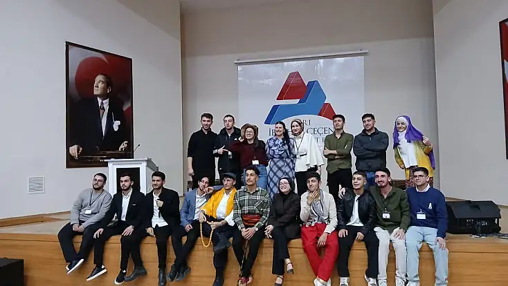 Ağrı'da üniversite öğrencileri sanatı sosyal sorumlulukla buluşturdu