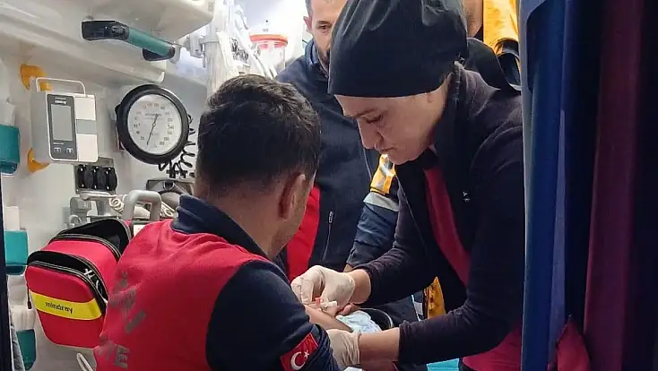 Ağrı’da yangına müdahale eden 2 itfaiye eri yaralandı