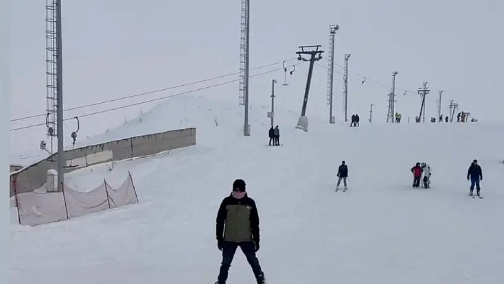 Ağrı’da yarıyıl tatili kayak merkezine hareket getirdi