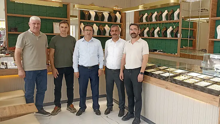 Defterdar Şimşek yeni açılan kuyumcuya bereketli kazançlar diledi