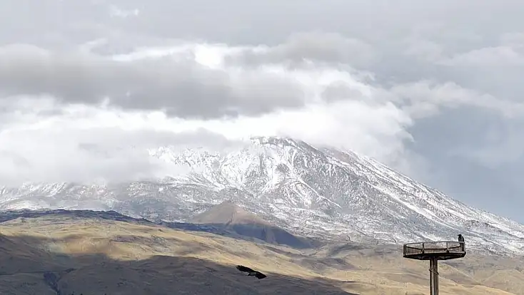 Ağrı Dağı’na kar yağdı, Zirve Paradise’de şömine sezonu açıldı