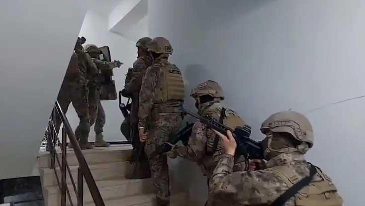 Ağrı ile Patnos’ta sokak satıcılarına eş zamanlı operasyon!