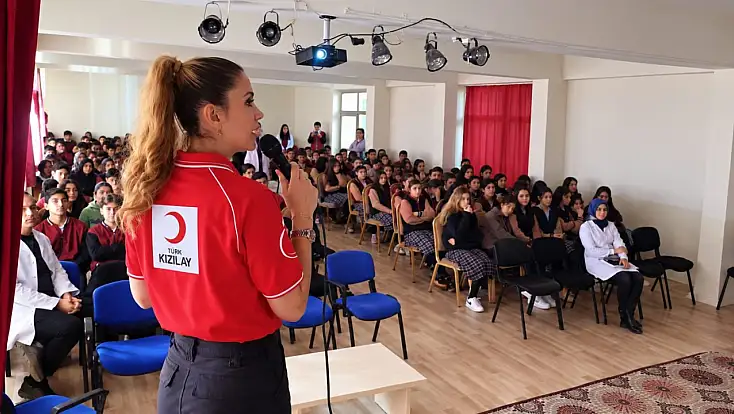 Ağrı'nın Eleşkirt ilçesinde öğrencilere Kızılay'ın iyilik hareketi anlatıldı