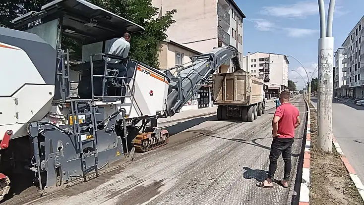 Ağrı’nın önemli güzergâhlarından Kağızman Caddesi’nde yenileme başladı