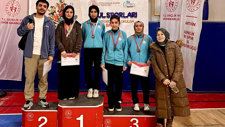 Ağrı’yı temsil eden lise takımı, masa tenisinde bölge üçüncüsü oldu