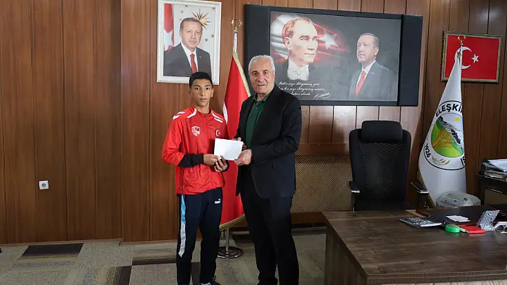 Ağrılı Berat Balkan Şampiyonası’ndan bronz madalyayla döndü