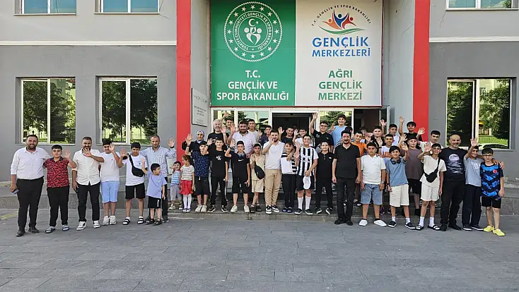 Ağrılı gençler Mersin kampı için yola çıktı