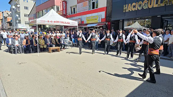 Ahilik geleneği Ağrı’da sokağa taşındı! Esnaf ve vatandaş aynı sofrada buluştu