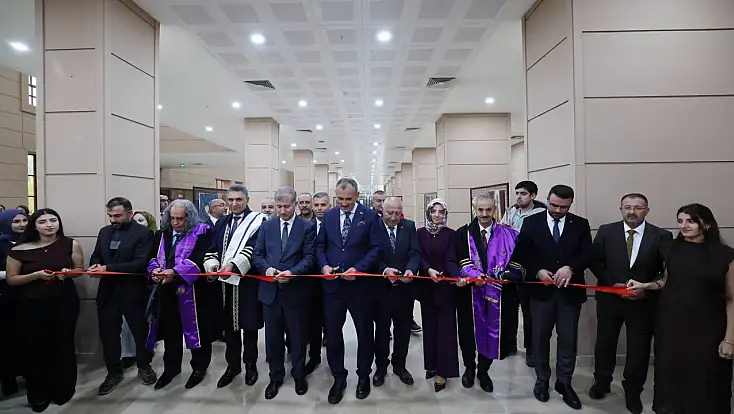 AİÇÜ’de 27 eserlik “Ayak İzler” resim sergisi açıldı!
