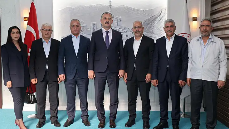 AK Parti Doğubayazıt Teşkilatı öncelikli projeleri Vali Bozkurt'a iletti