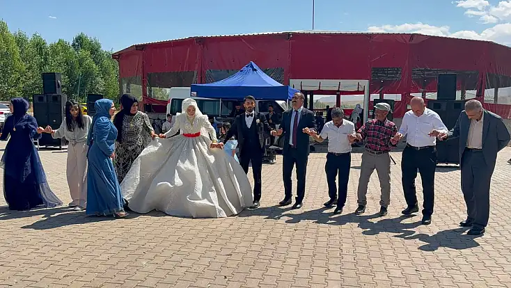Başkan Budak yeğeninin düğün mutluluğuna ortak oldu