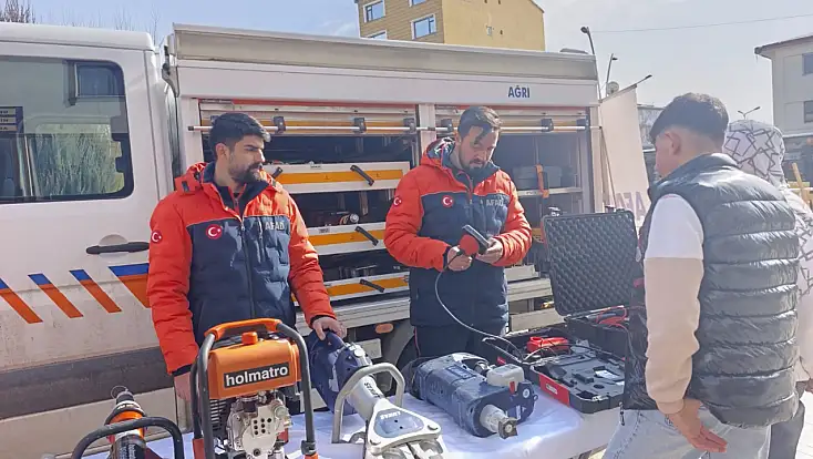 Cumhuriyet Caddesi’nde deprem hafızası yeniden canlandı