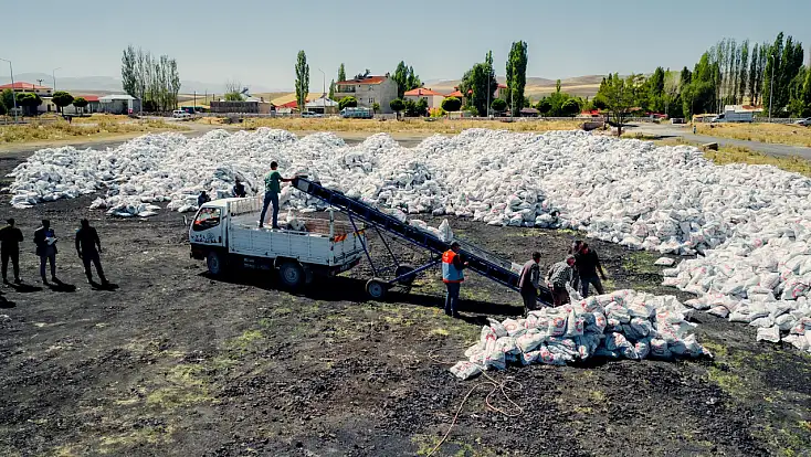 Diyadin’de 4 bin 600 haneye kış desteği vatandaşlara dağıtılıyor