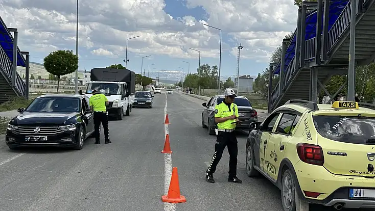 Diyadin’de bir haftada 2 bin 232 kişi ve 5 bin 607 araç sorgulandı