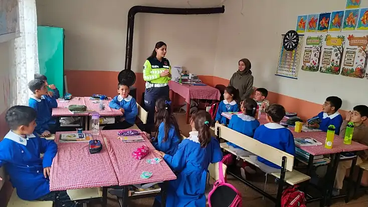 Diyadin’de jandarma ve polis öğrencilerle buluştu!