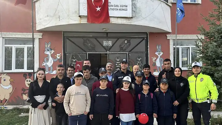 Diyadin’de polislerden özel öğrencilere anlamlı ziyaret