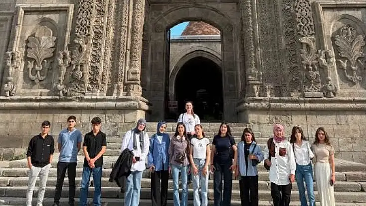 Diyadinli öğrenciler Erzurum'un tarih ve bilim mirasını yerinde keşfetti