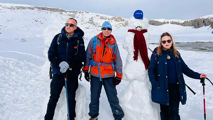 Ağrı’da doğa tutkunlarını karlı yollar durduramadı