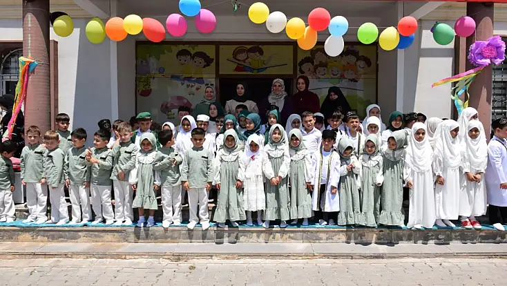 Doğubayazıt ADEM-3'te miniklerin yıl sonu coşkusu