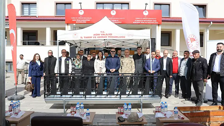 Doğubayazıt’ta 31 yetiştiriciye 198 kilitli yemlik dağıtıldı
