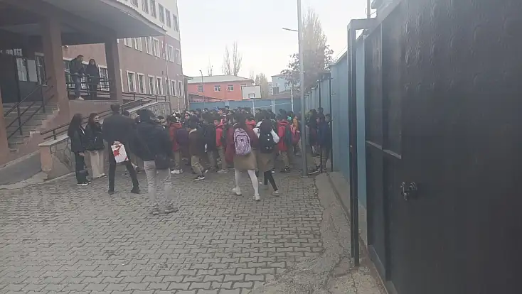 Doğubayazıt'ta ara tatil sonrası ilk ders zili çaldı