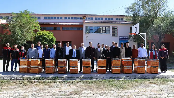 Doğubayazıt’ta arıcılara 108 kovan desteği sağlandı