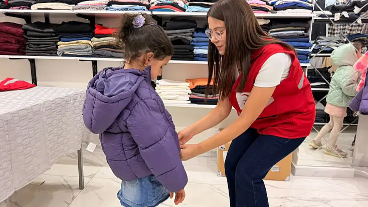 Doğubayazıt’ta bir kıyafet bin tebessüme dönüşüyor