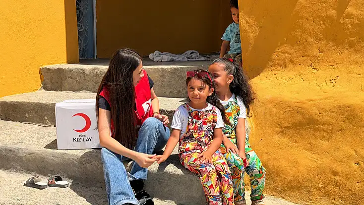 Doğubayazıt'ta Kızılay'dan ihtiyaç sahibi ailelere gıda desteği