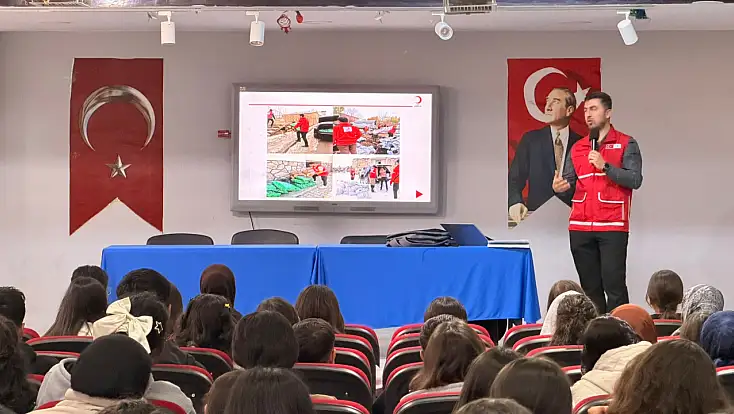 Doğubayazıt'ta Kızılay Haftası'nda öğrencilere iyilik ve dayanışma anlatıldı